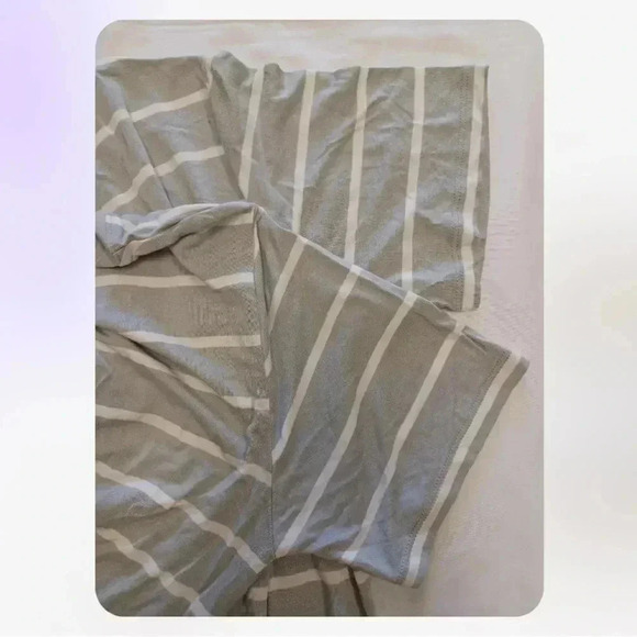 BCBGeneration Grey  White Striped Short Sleeve Mini Dress Size Small - Picture 9 of 9